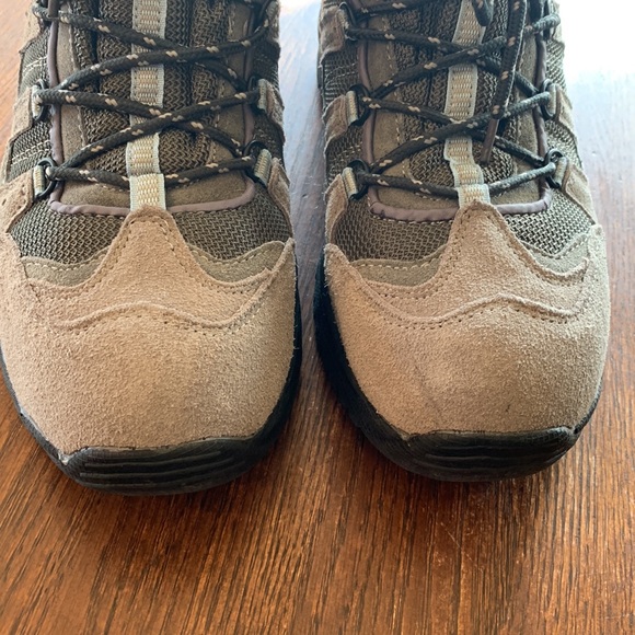 Rugged exposure hikers - Picture 4 of 8